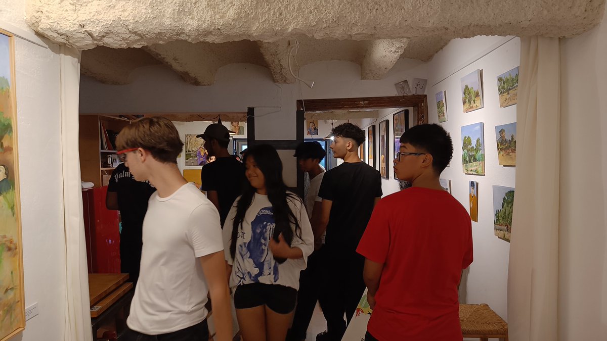 insmtarradell's tweet photo. Sortida Expressió Artística, 4t d'ESO, al taller de Curra Martín al voltant del retrat.
#instarradell https://t.co/ULRE1ajsRc