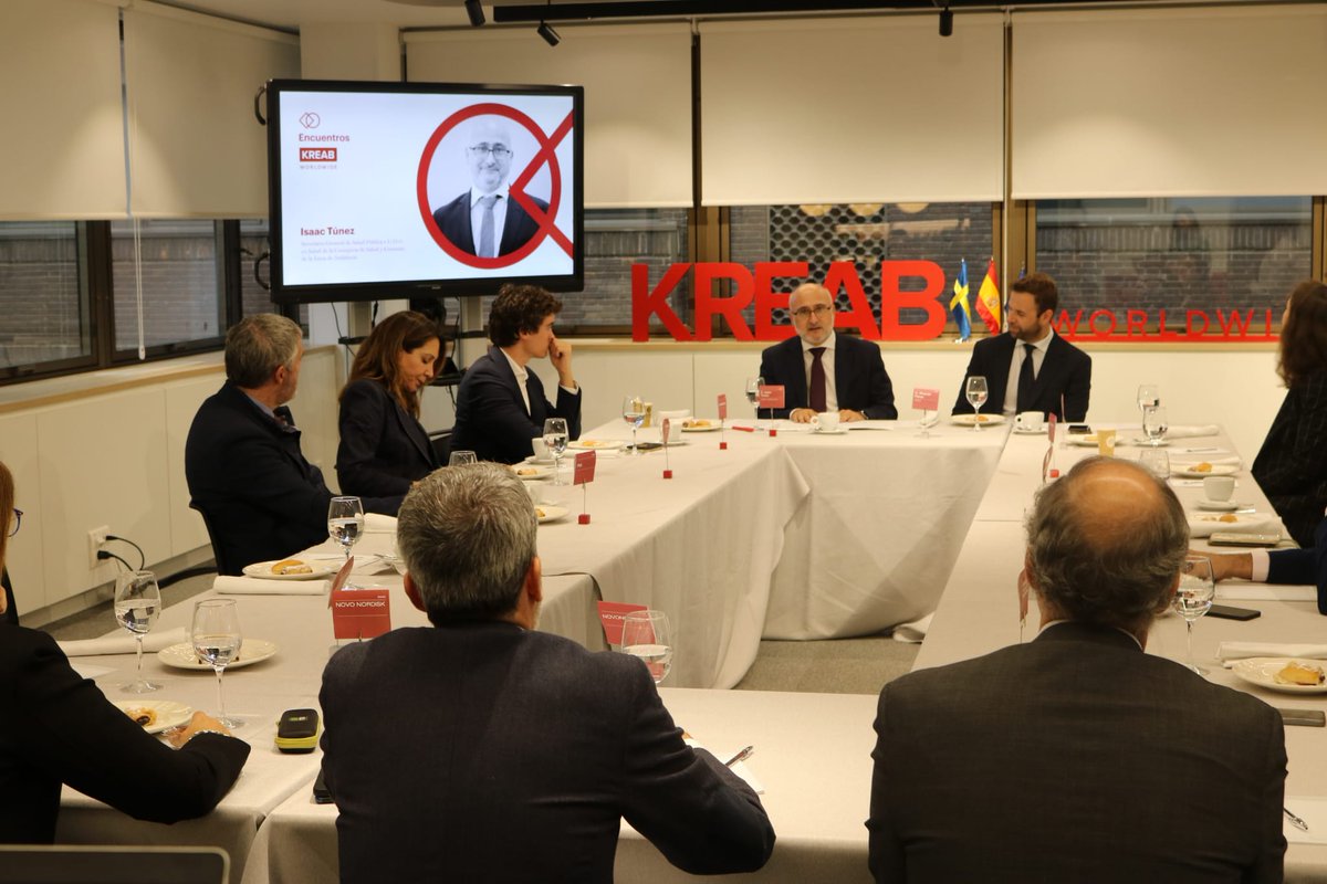 IsaacTunez's tweet photo. En Madrid en un encuentro organizado por KREAB. Conversando sobre I+D+i en Salud: experiencias en Andalucía https://t.co/Rt4AAWroNJ
