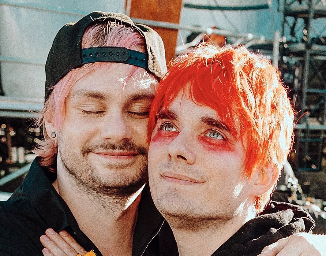 LASTHEAVENDEMO's tweet photo. questa foto mi sarebbe servita qualche anno fa invece di passare ore a fare manip knifford https://t.co/dKFKhfvbSh