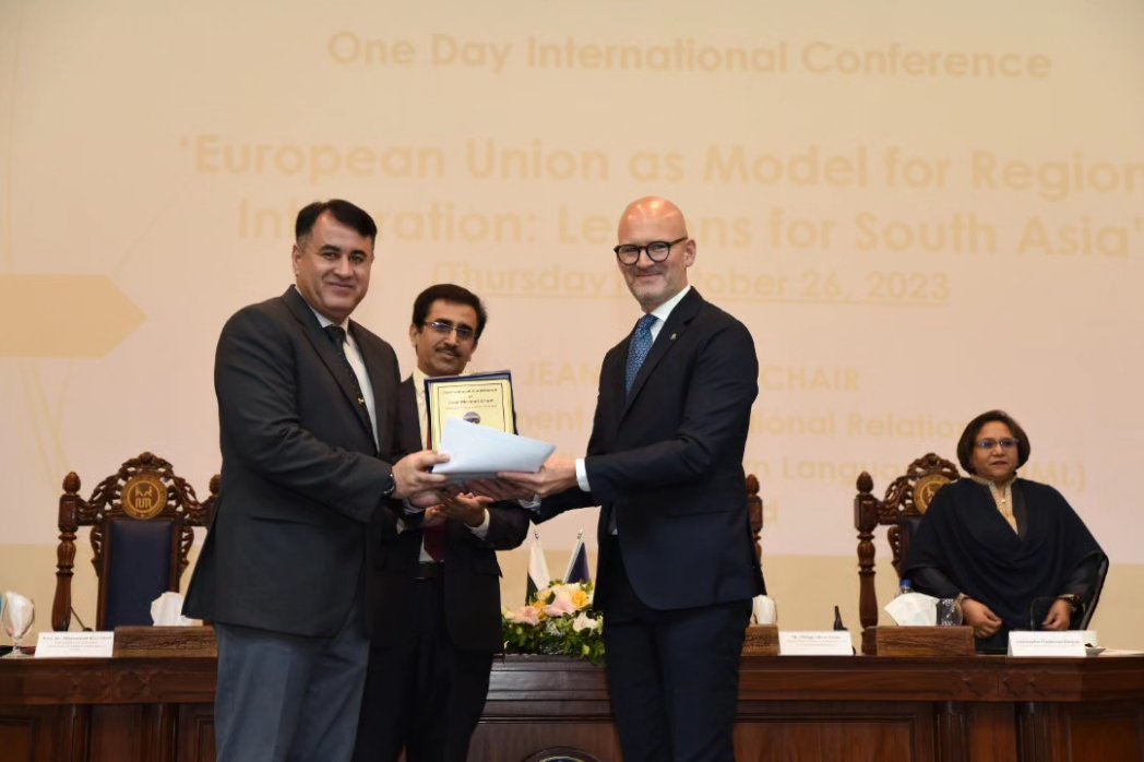 numl_official's tweet photo. Int'l Conference on EU as Model for Regional Integration: Lessons for #SouthAsia at #NUML. H.E Mr. Philipp Oliver Gross, Deputy Head of Mission, @EUPakistan was the Chief Guest and  Naghmana Hashmi, Former Ambassador to European Union was the keynote speaker. https://t.co/d8n2pqD9kF