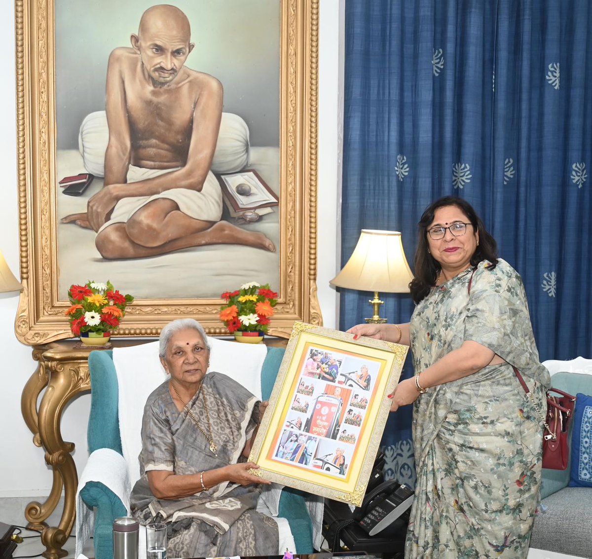 dduupdates's tweet photo. कुलपति प्रो. पूनम टंडन ने राजभवन में कुलाधिपति आनंदीबेन पटेल से की मुलाकात. इस दौरान विश्वविद्यालय में संचालित शोध एवं शैक्षणिक गतिविधियों तथा छात्रहित में किये जा रहे नवाचारों के बारे में महामहिम को दी जानकारी. https://t.co/InFore4l8Z