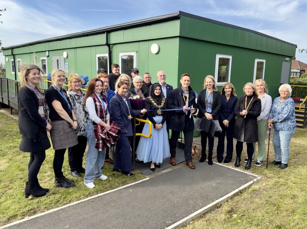 Last week, Tameside Mayor, our Neighbourhoods team, local councillors & residents joined forces to officially open the new Oasis Broadoak Hub in Ashton. 🎉 ➡️ jigsawhomes.org.uk/news/employee-… #Tameside #ResidentInvolvement