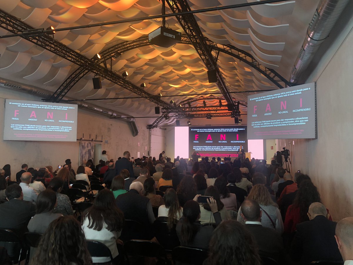 Food4LifeSPAIN's tweet photo. 🔹Bloque II: Sistemas alimentarios saludables en #ALIBETOPÍAS2023 🔹

👉 Comenzamos con Alejandro González, Director de innovación @Pascual, que nos habla sobre innovación y nuevos modelos de salud en alimentación. 

¡No te lo pierdas! 👀 https://t.co/ckAUKvBAWx
