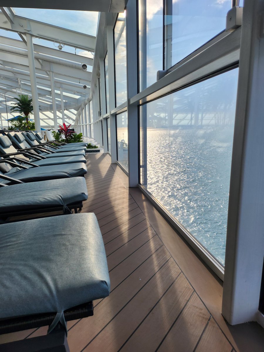 WriteNowNa's tweet photo. Escape at the sea! 💥 https://t.co/DmEW09gfn6