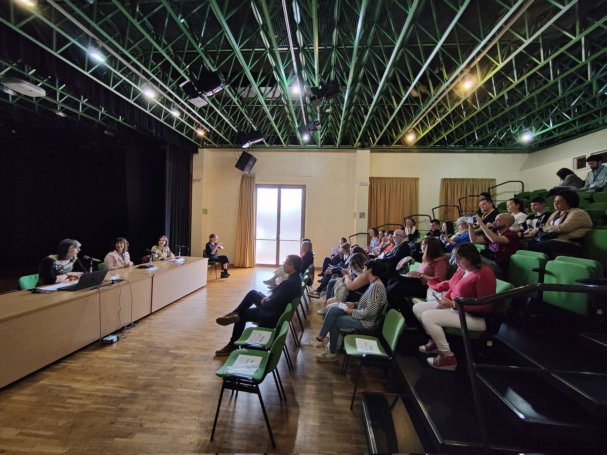 treballempresa's tweet photo. #AraMateix en marxa la #TransLaboral, una trobada amb pimes pel foment de l'ocupació en el col·lectiu trans.

🎙️Obren l'acte Mireia Mata @igualtatcat, Rosa Pareja, regidora de @sbddretscivils de l'@Aj_Sabadell, i Susana Díaz @ocupaciocat. Condueix Clara Palau @actuava @CalEnredus https://t.co/Pl0L751LdW