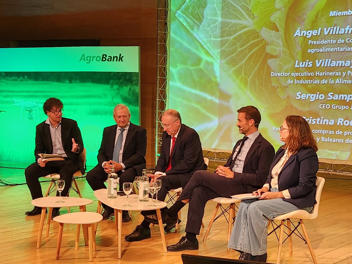 PEAGRO's tweet photo. Ángel Villafranca, @CoopsAgroES: no hay formación profesional en la #agricultura. Si un joven quiere formarse, tiene que ir a la #universidad. https://t.co/cEvVMU28hV