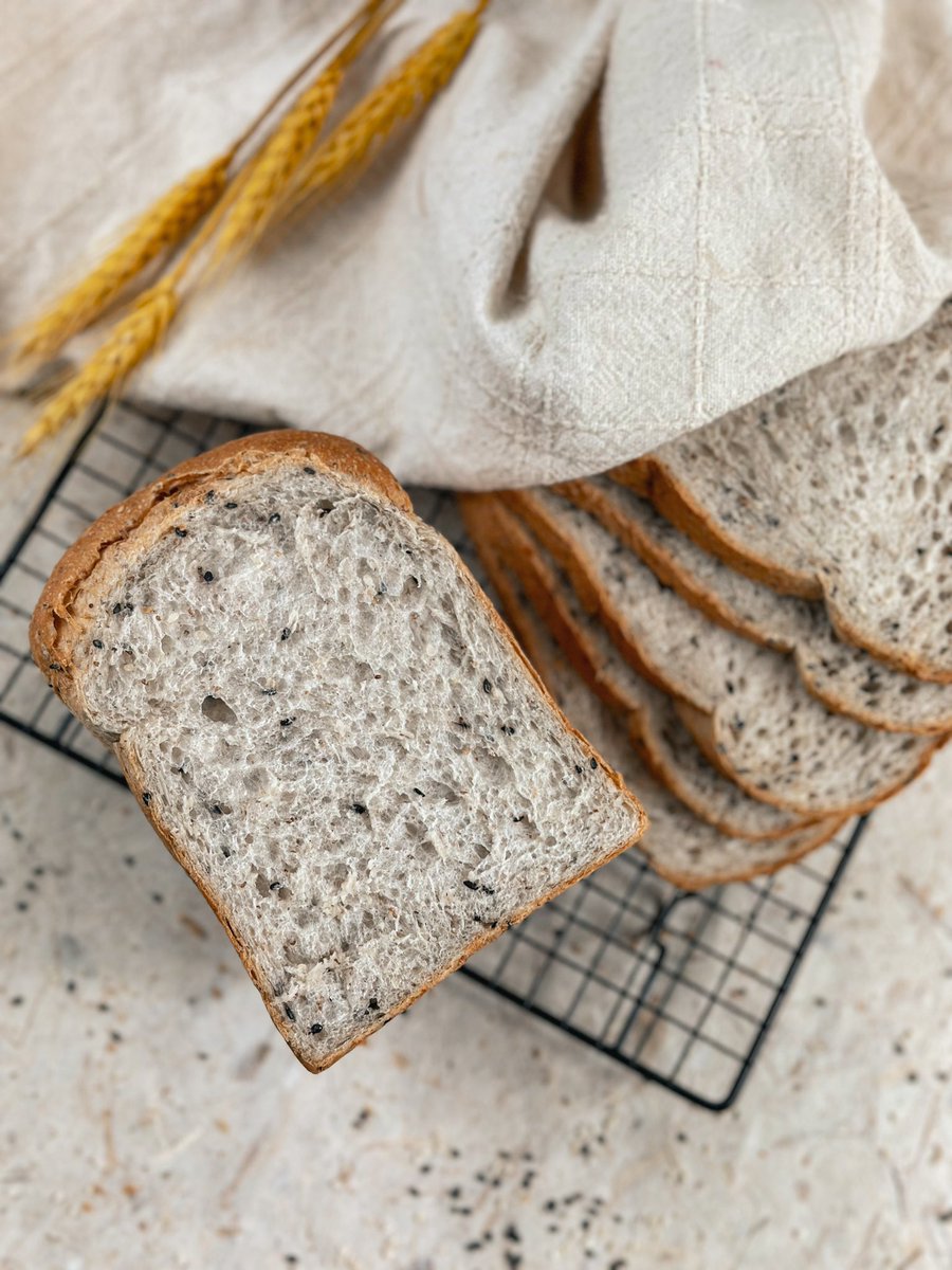 tedboybakery's tweet image. NEW IN❗️
Introducing our new Rye Multiseed Loaf 🍞 

This bread is an excellent choice for those seeking a healthier option, as it contains dietary fibre from the rye flour and the additional benefits of various seeds. 🌱

#tedboy #newin