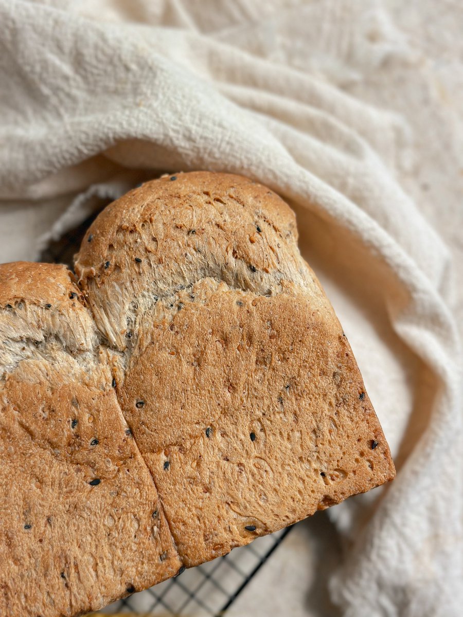tedboybakery's tweet image. NEW IN❗️
Introducing our new Rye Multiseed Loaf 🍞 

This bread is an excellent choice for those seeking a healthier option, as it contains dietary fibre from the rye flour and the additional benefits of various seeds. 🌱

#tedboy #newin