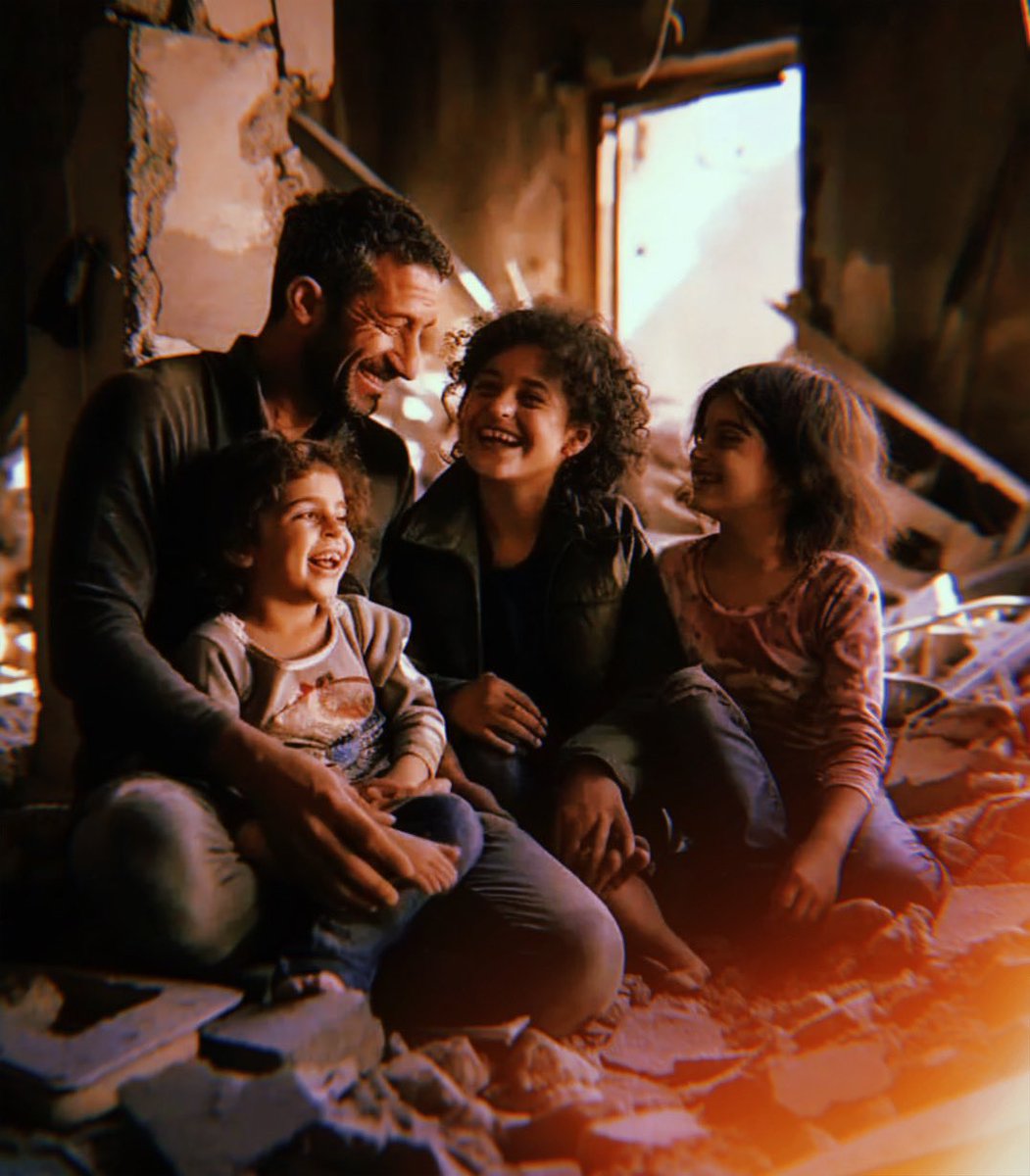 mffismail's tweet photo. Update on Palestine: The pain worsened. 2,704 kids lost their lives. Gaza electric has power cuts, just 3 liters of water/per day.

Dunia terlalu kejam untuk mereka. Semoga mereka gembira di Syurga. #Gazabombing https://t.co/3Y9PSy6b2l