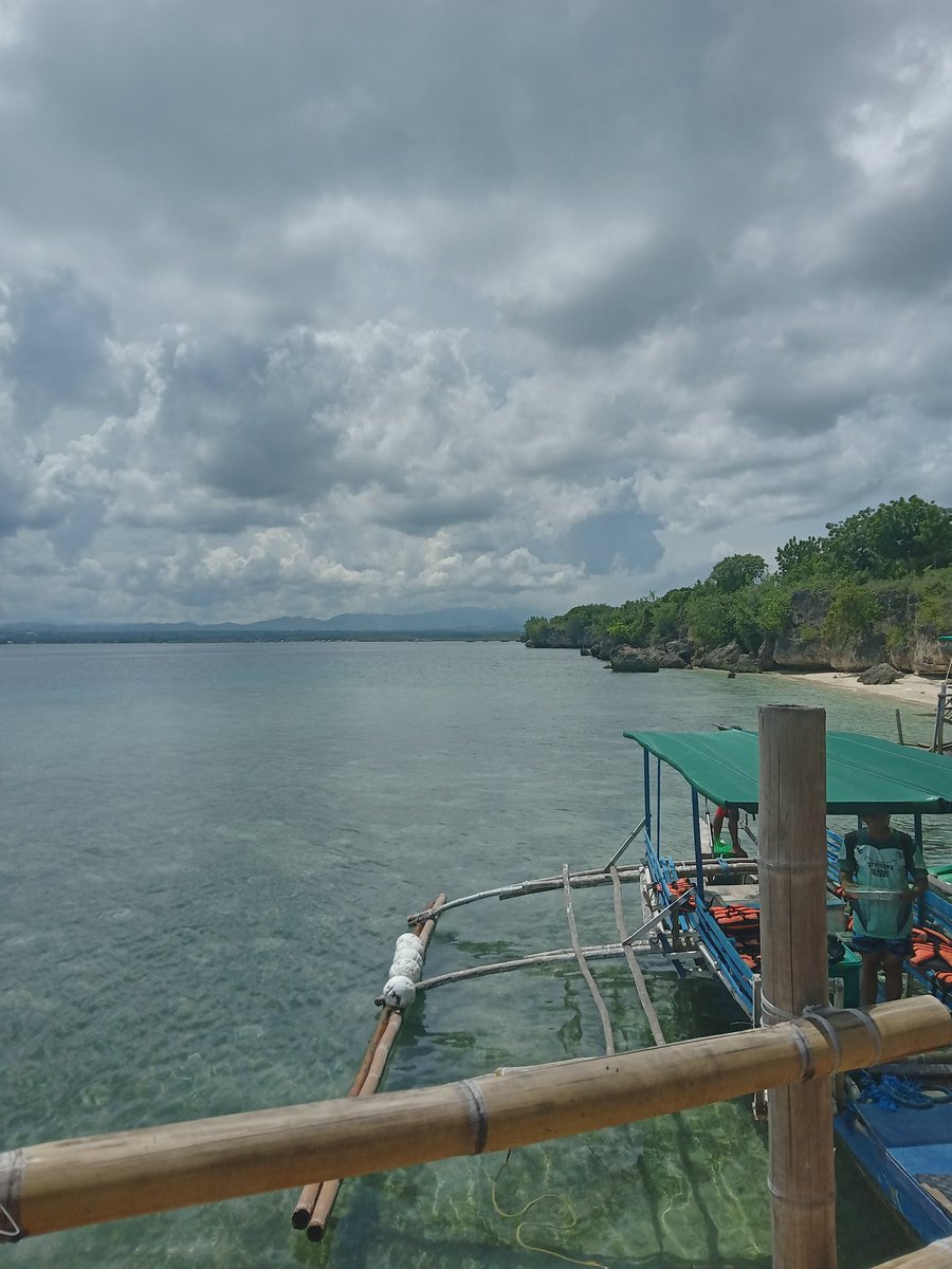 mickey_maw's tweet photo. Kuya, take me to that deserted island, leave me there and don't come back, please. https://t.co/zA1AYfHcog
