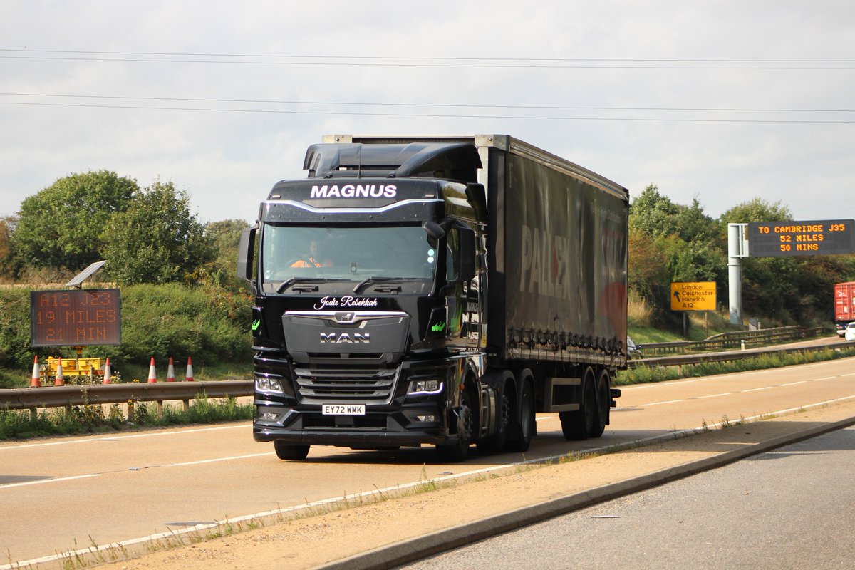 Shout-out to Jason Payne for capturing our trucks out and about! 🟢⚫

#logistics #transport #transportation #trucking #freight #logisticscompany