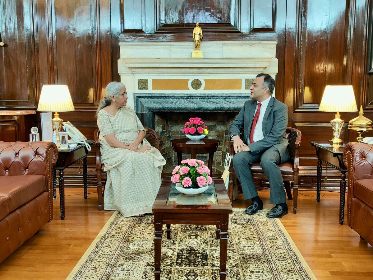 Shri Nehal Vora, MD &amp; CEO - @CDSLIndia, calls on Smt. <a href="/nsitharaman/">Nirmala Sitharaman</a>.