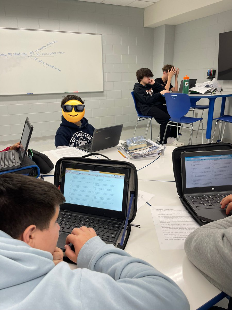Mrs_Bozard's tweet image. G8 worked in the new #ilab @BayshoreMiddle practicing their paraphrasing skills with a new @eduprotocols #parafly using @Socrative! Ss are ready to analyze and cite those docs for their @DBQProject @lvanglahn