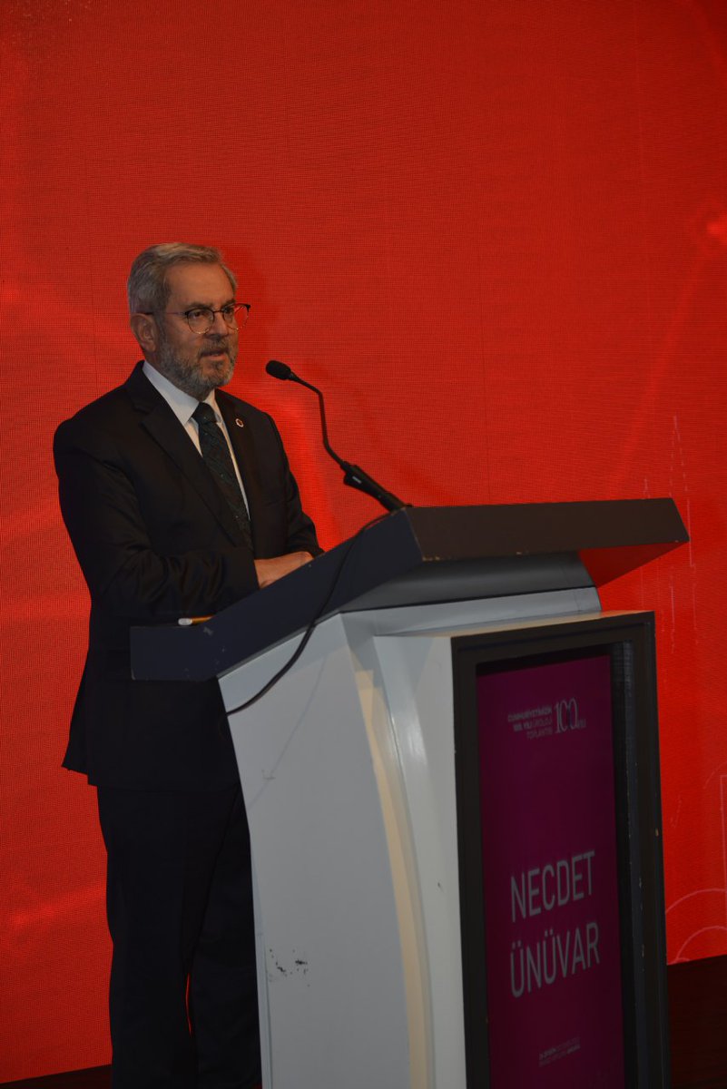 Cumhuriyetimizin 100. Yılı Üroloji Toplantısına katıldık. Toplantının sonuçlarının hayırlı olmasını diliyorum.