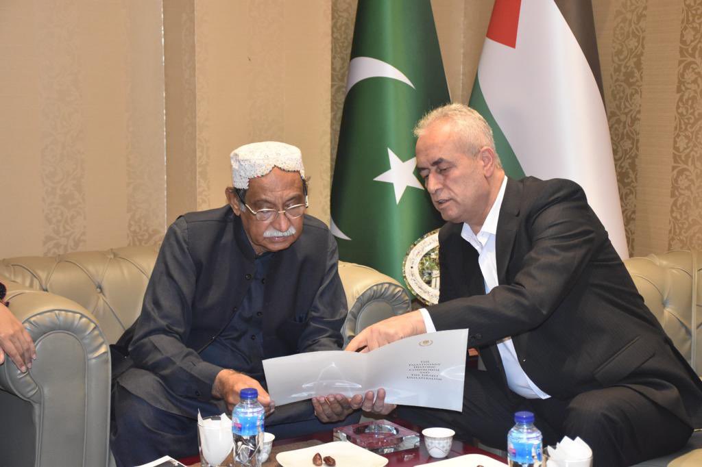RabaieAhmed's tweet photo. تشرفت باستقبال معالي جان محمد جمالي  رئيس برلمان بلوشستان و السيناتور سنا جمالي واعرب في زيارته عن وقوفه وتضامنه مع الشعب الفلسطيني وقيادته، واكد ان الجرائم الاسرائيلية بحق اطفال ونساء الشعب الفلسطيني وقصف المستشفيات والمساجد يثبت للعالم ان اسرائيل دولة جريمة وان وجودها خطر على https://t.co/X5FXRB8FL1