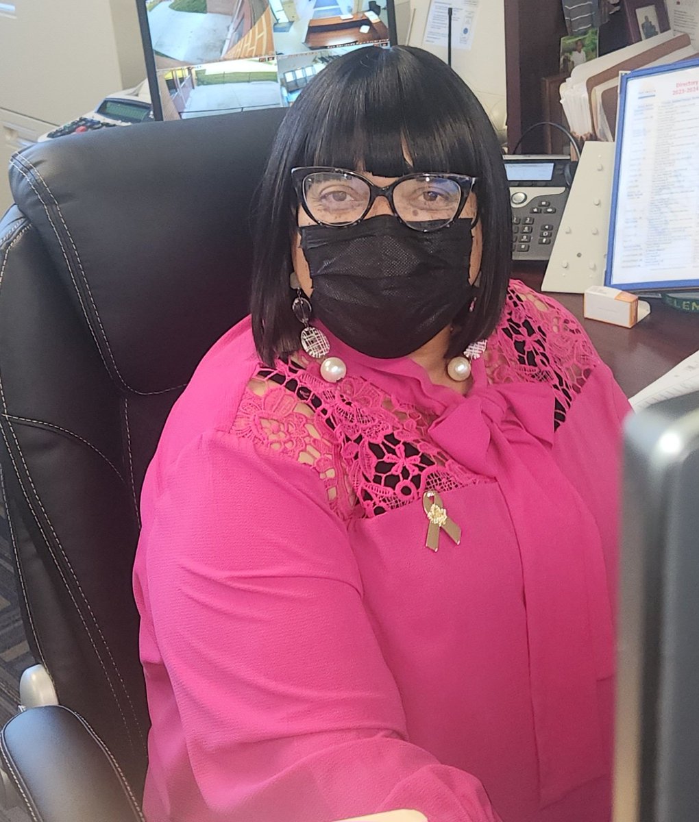 Sand120513's tweet photo. Portsmouth Operations Katrina Downey Pink Out for Breast Cancer Awareness 🎀. @PortsVASchools .@cityofPortsVA #wewearpink #MARPinkOut @GDOAKA .@akasorority1908 #ppsshines https://t.co/n8LRWcJr7X