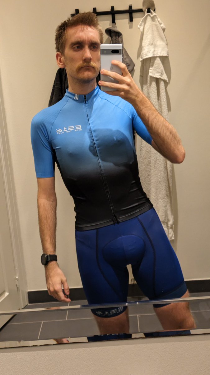 lawrencedeluxe's tweet photo. New fit but cant tell if its just a bit too small
Dunno if will stretch slightly after use or wash
Any help/thoughts?
#cyclinggear #cyclingclothes #lycra #lycragear #bibshorts https://t.co/ODaCSvZEsb