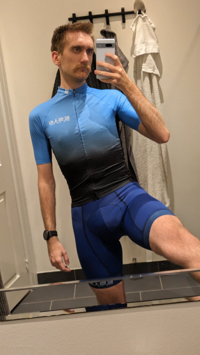 lawrencedeluxe's tweet photo. New fit but cant tell if its just a bit too small
Dunno if will stretch slightly after use or wash
Any help/thoughts?
#cyclinggear #cyclingclothes #lycra #lycragear #bibshorts https://t.co/ODaCSvZEsb