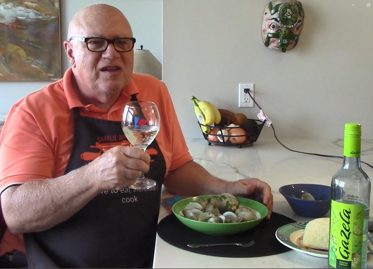 CookingMen's tweet photo. Portuguese Clams w/ Vinho Verde ~ Amêijoas à Bulhão Pato - YouTube International Collab -#cookingsecretsformen #milwaukeefood #milwaukeefoodies #milwaukeefoodie #homechefsgang #tampafoodie #tampafood #tampafoodies #chicagofood #chicagoeats #neworleansfood #memphisfood #phillyfood https://t.co/pXHFymAQ8h