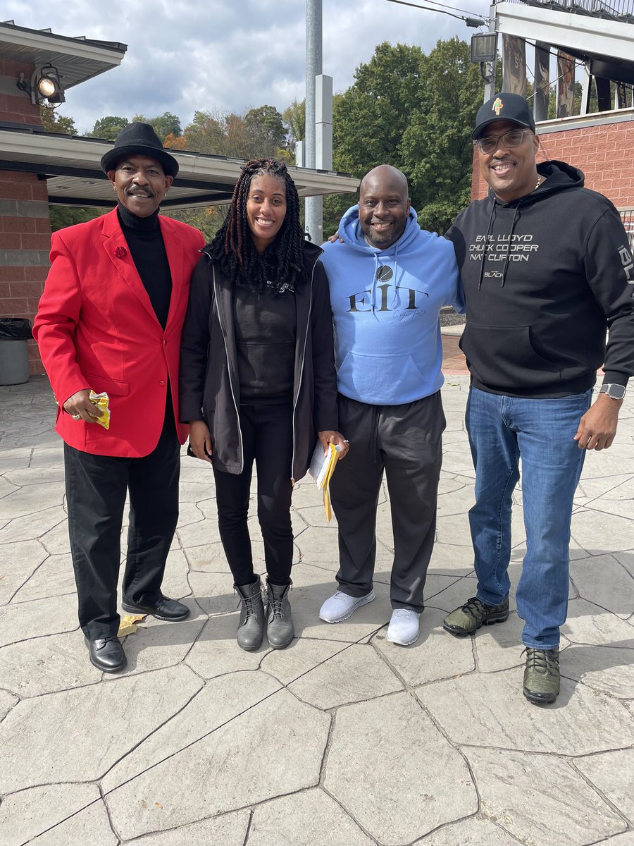 I absolutely love being in the midst of great 🏀 company. The great BB Flenory, Penn St New Ken Athletic Director Ms Renee Brown, Myself, and Chuck Cooper.