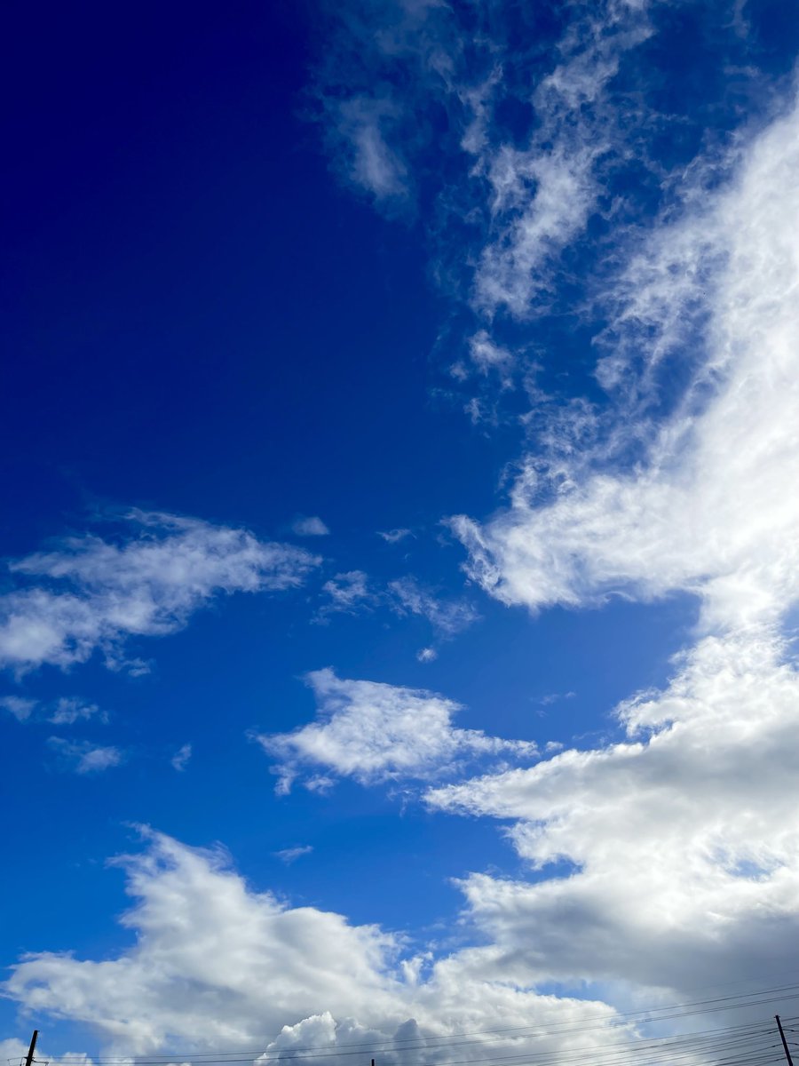 epintadorm's tweet photo. My gorgeous Sky today 🤩 #mysky #walkingrunning🏃‍♀️ #clouds #nature #lovelyday https://t.co/XXbHdq4AVa