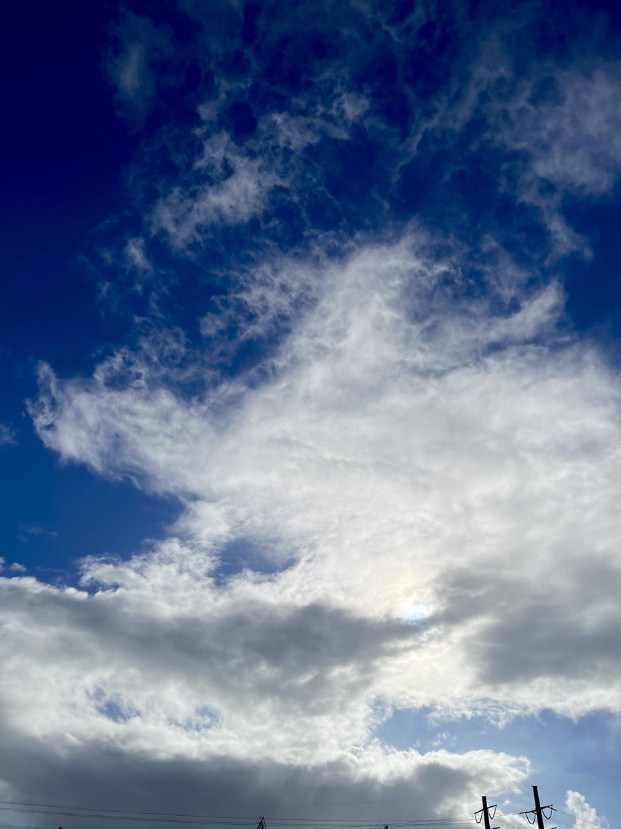 epintadorm's tweet photo. My gorgeous Sky today 🤩 #mysky #walkingrunning🏃‍♀️ #clouds #nature #lovelyday https://t.co/XXbHdq4AVa