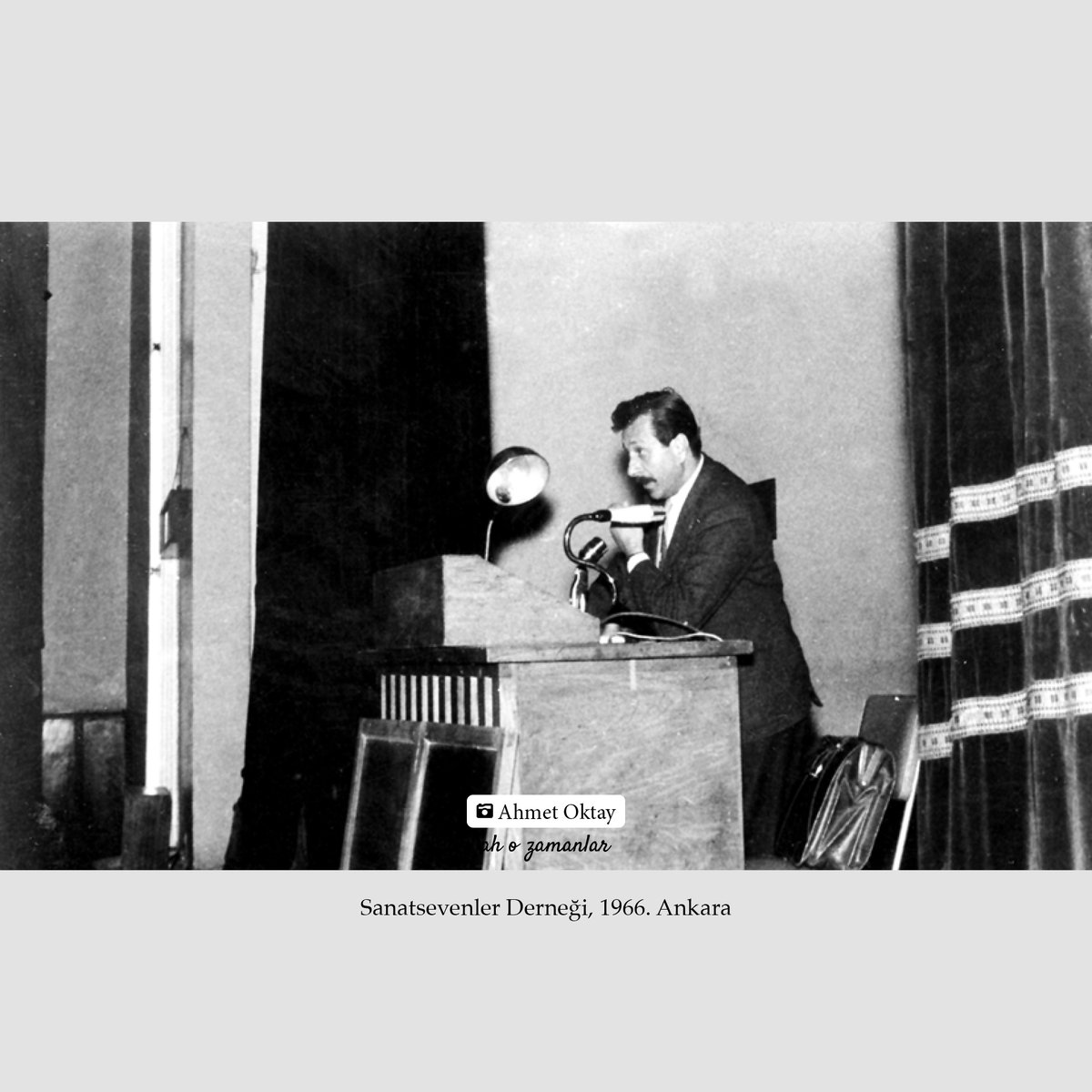 ankarakitabi's tweet photo. Madem, yolumuz düştü Ankara’ya, Özen Pastanesi’ne uğramamak olmaz. Atatürk Bulvarı, ömre sefa bir bulvar o zamanlar. İki tarafı akasya ve at kestanesi kaplı. Özen, Çankaya’ya çıkarken sağ kolda. Yazın, kaldırımın bir bölümüne masalar konuyor. (...) https://t.co/gpcuyTEj66