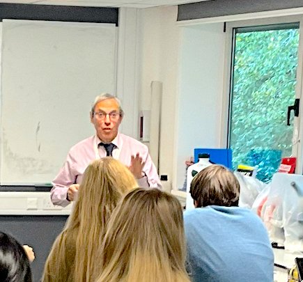 🩺📚 Dr. Steve Krikler hosted a fantastic medical terminology seminar for our MedSoc. 
Students applied the skills taught and deciphered the meaning of complex #Medical conditions such as Hypertrophic Cardiomyopathy + Subacute Sclerosing Pan Encephalitis.⚕️
#STEMeducation #MedEd