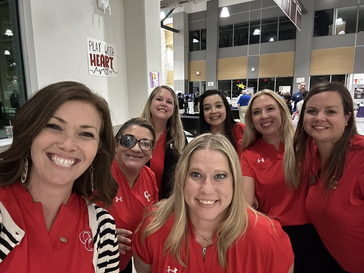 CougCounselors's tweet photo. CCM Fair was a success! So good to see our Coogs planning for their future. #DestinationGraduation https://t.co/XM8BEMzRrH