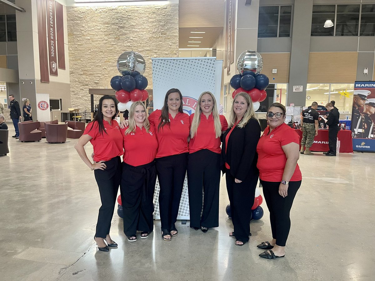 CougCounselors's tweet photo. CCM Fair was a success! So good to see our Coogs planning for their future. #DestinationGraduation https://t.co/XM8BEMzRrH