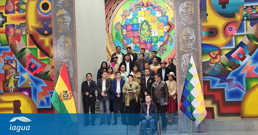 Bolivia crea el Consejo Permanente del Agua y el Fondo Nacional de Agua para la Vida dlvr.it/SxzKrq