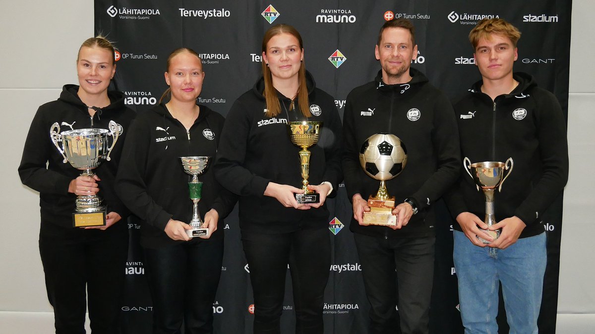 TPS Jalkapallon yhteinen päättäjäistilaisuus järjestettiin Kupittaan palloiluhallissa tiistaina 24.10.2023, Tepsin 101-vuotissyntymäpäivänä. Kaikkien palkittujen nimet löydät nyt TPS:n kotisivuilta!

➡️ fc.tps.fi/fi/uutiset/tps…

#FCTPS #Turku #TKOMV #KansallinenLiiga #Ykkönen