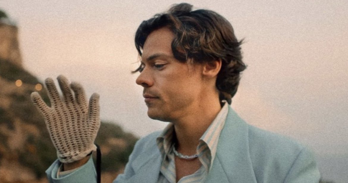 hrryberry's tweet photo. 3 years since the best harry mv released! https://t.co/N9BWKM1efj