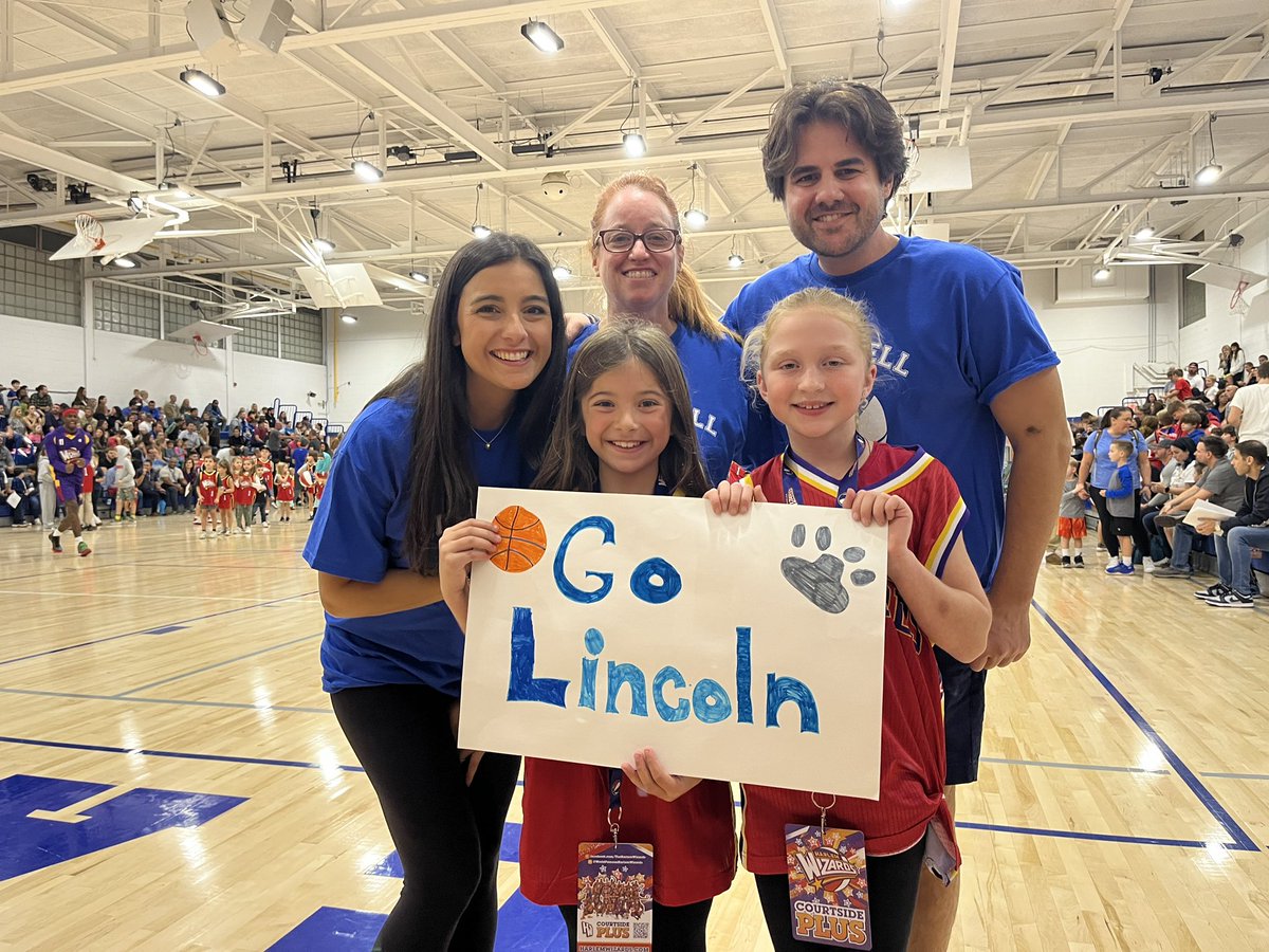 FifthGradeCWC's tweet image. Had the best time playing against the Harlem Wizards last night! 🏀 Go Caldwell!!! @CWCLincolnElem