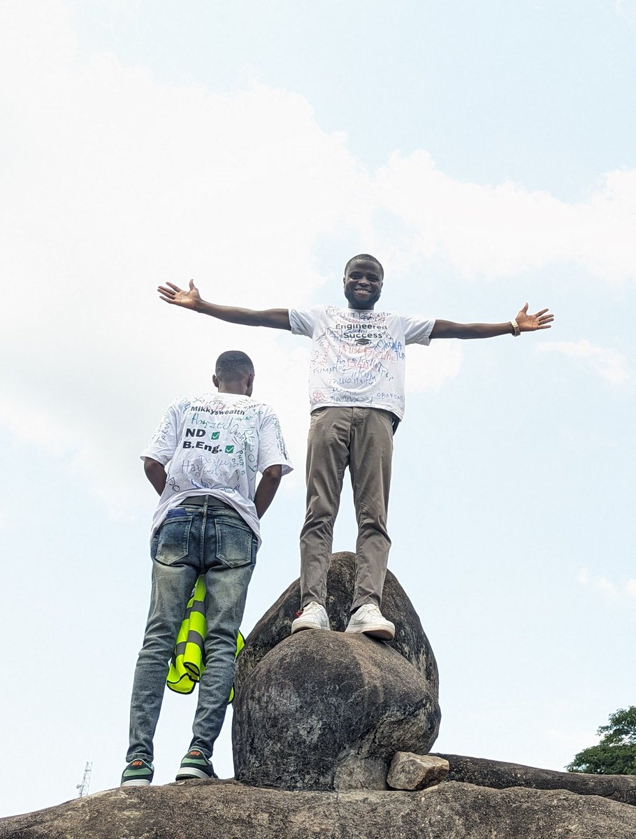 lawalazeez's tweet photo. I haven't posted anything about my life in years on any platform, but I can't help this one. I am a graduate and I can't contain my joy. 

Alhamdulilah.
#FUNAAB https://t.co/CjjVWzNRLb