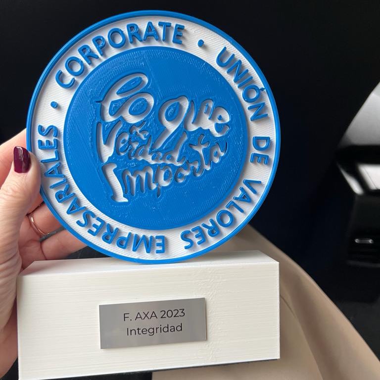 Gracias a <a href="/LQDVI/">LoQueDeVerdadImporta</a> por este #premioUVE como empresa con valores, destacando nuestra integridad 👏🏼😊

¡Maravilloso summit 2023!