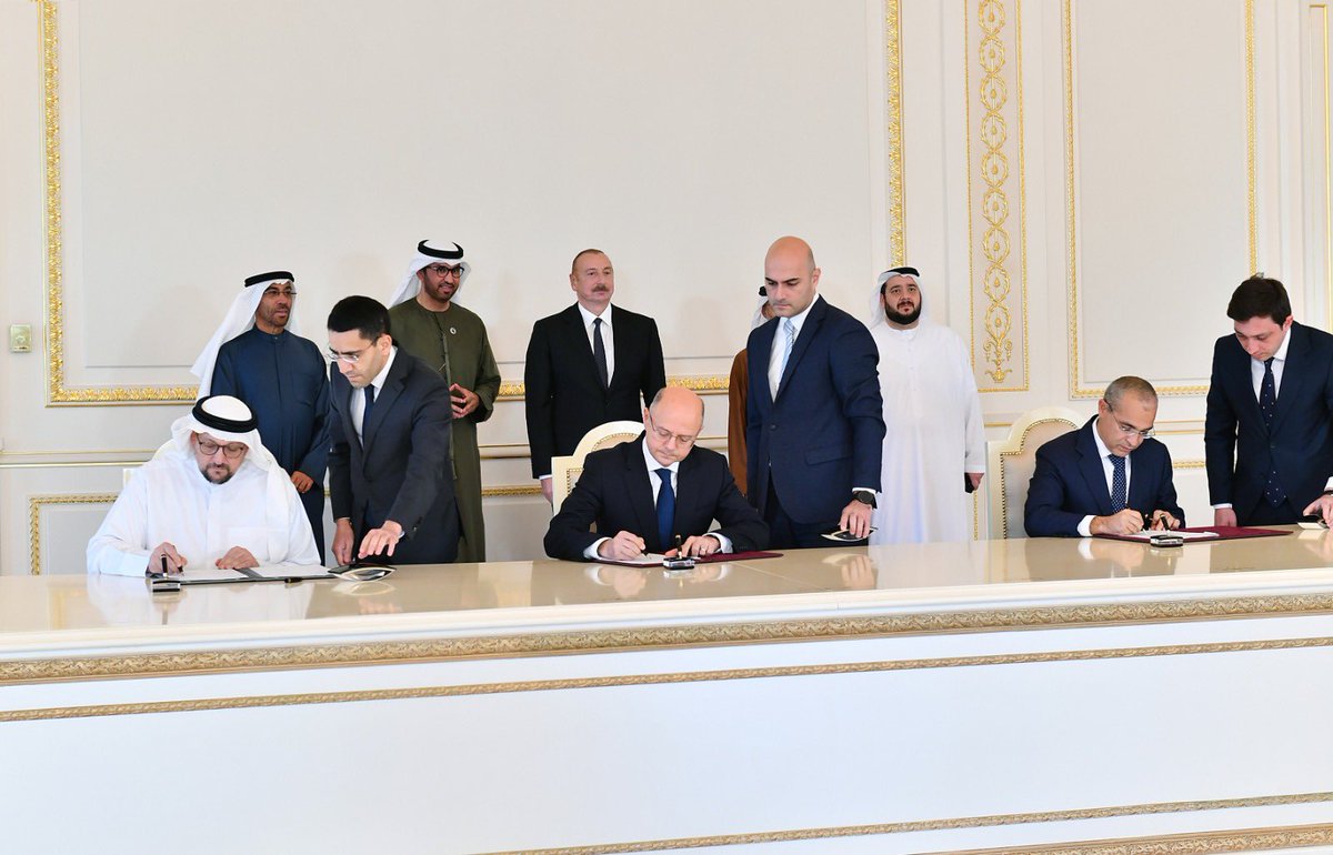 Today, we signed three investment agreements with @Masdar for the implementation of #GreenEnergy projects with a total capacity of 1000 MW. 445 MW solar power plant will be built in Bilasuvar, 315 MW SPP in Neftchala, and 240 MW wind power plant in Absheron-Garadagh.