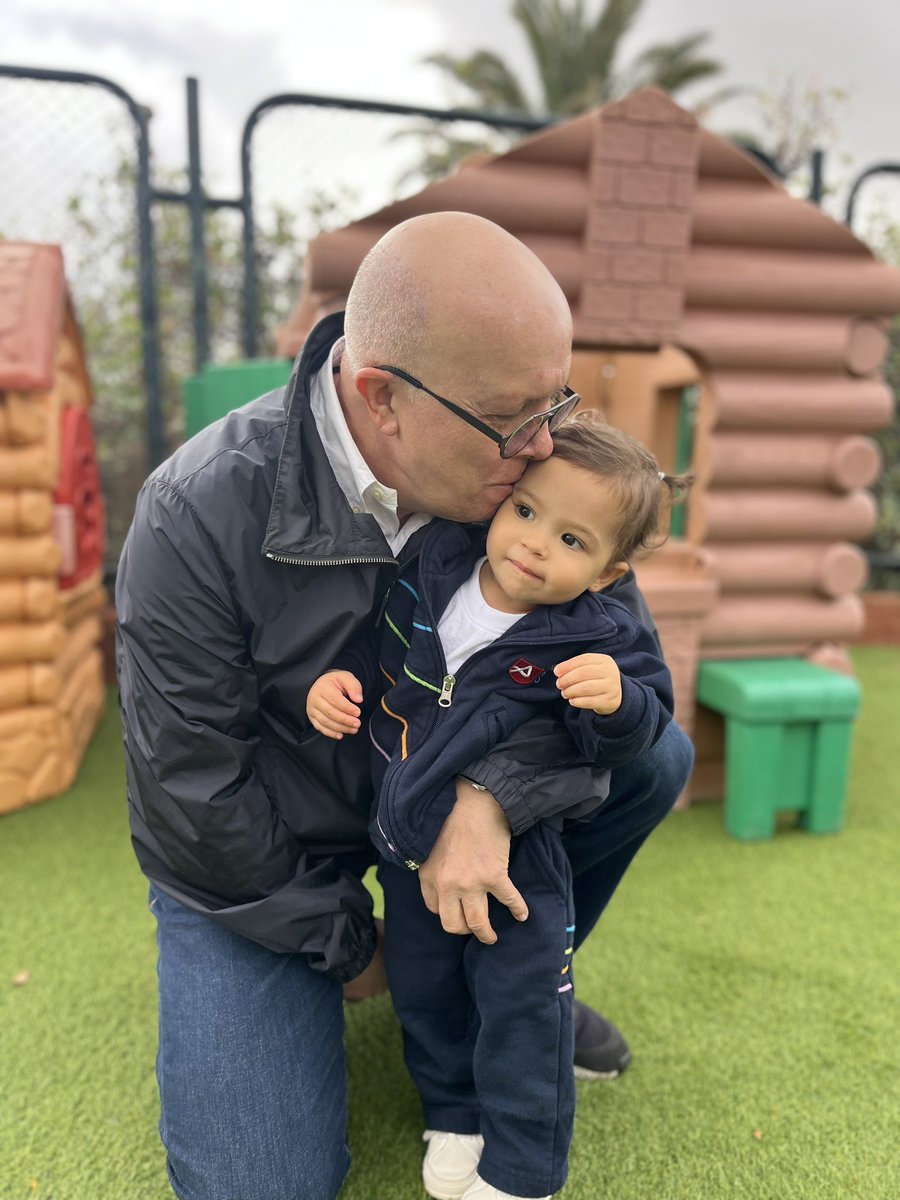 Atlantic_School's tweet photo. Besos, besos y más besos. Hoy y mañana celebramos uno de los días más importantes de @Atlantic_School: el Día de los Abuelos. Imposible no emocionarse. ¡Gracias por tanto!, abuelas y abuelos♥️ https://t.co/NgfO4wVQdf