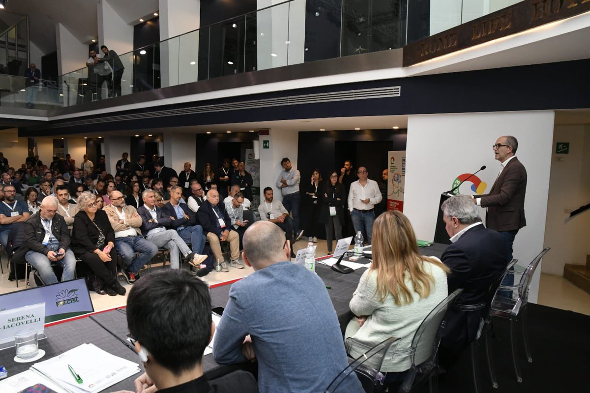 FIMCislStampa's tweet photo. #Benaglia:la piattaforma del CCNL dovrà continuare a valorizzare i temi innovativi per i #metalmeccanici:più competenze riconosciute, conciliazione vita/lavoro, welfare, orari sostenibili, sicurezza,robusti aumenti salariali anche con premi per chi non ha contrattazione aziendale https://t.co/ATRKiFWjjc