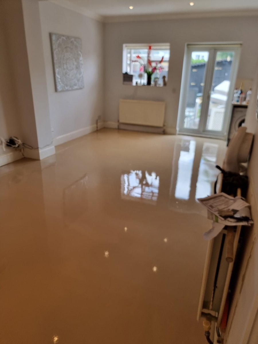LtdNrn's tweet photo. Quite a transformation 
@Ultra_Floor @KarndeanFloors https://t.co/pshMZgnppy