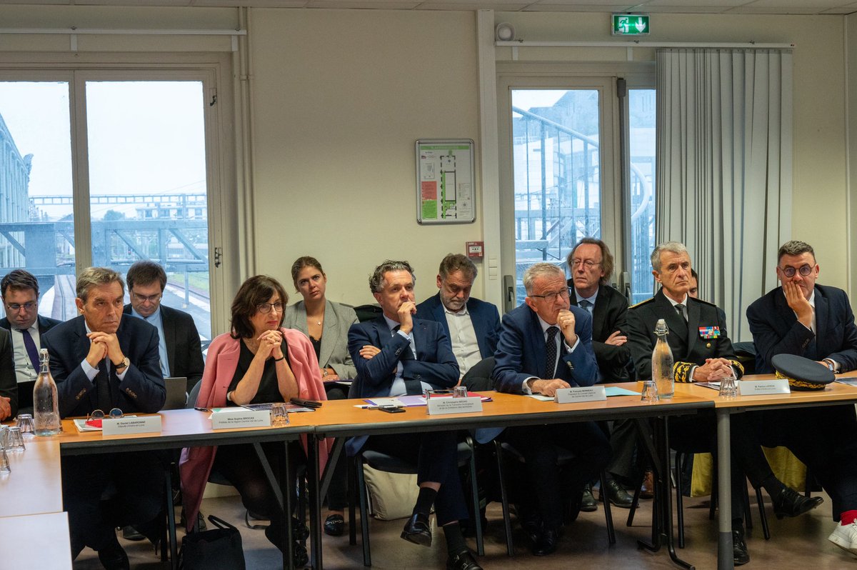 Prefet37's tweet photo. #mobilite | ⭐️Étoile ferroviaire métropolitaine | 
Présentation par les collectivités d’#Indreetloire du projet du #SERM de #tours, atout pour la mobilité durable porté par #TMVL, @RCValdeLoire et @Prefet45_Centre. Ce #RER s’appuiera sur les 8 branches déjà existantes. https://t.co/wEHVynTonL
