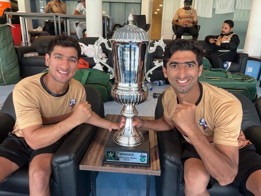 ShahnawazDahani's tweet photo. Alhamdullilah,Karachi is the champion. Kaptaan Sarfaraz lead from front and made us champion. And Excellent performance was shown by everyone in the team.❤🏆. https://t.co/rdQ0H2nn5g