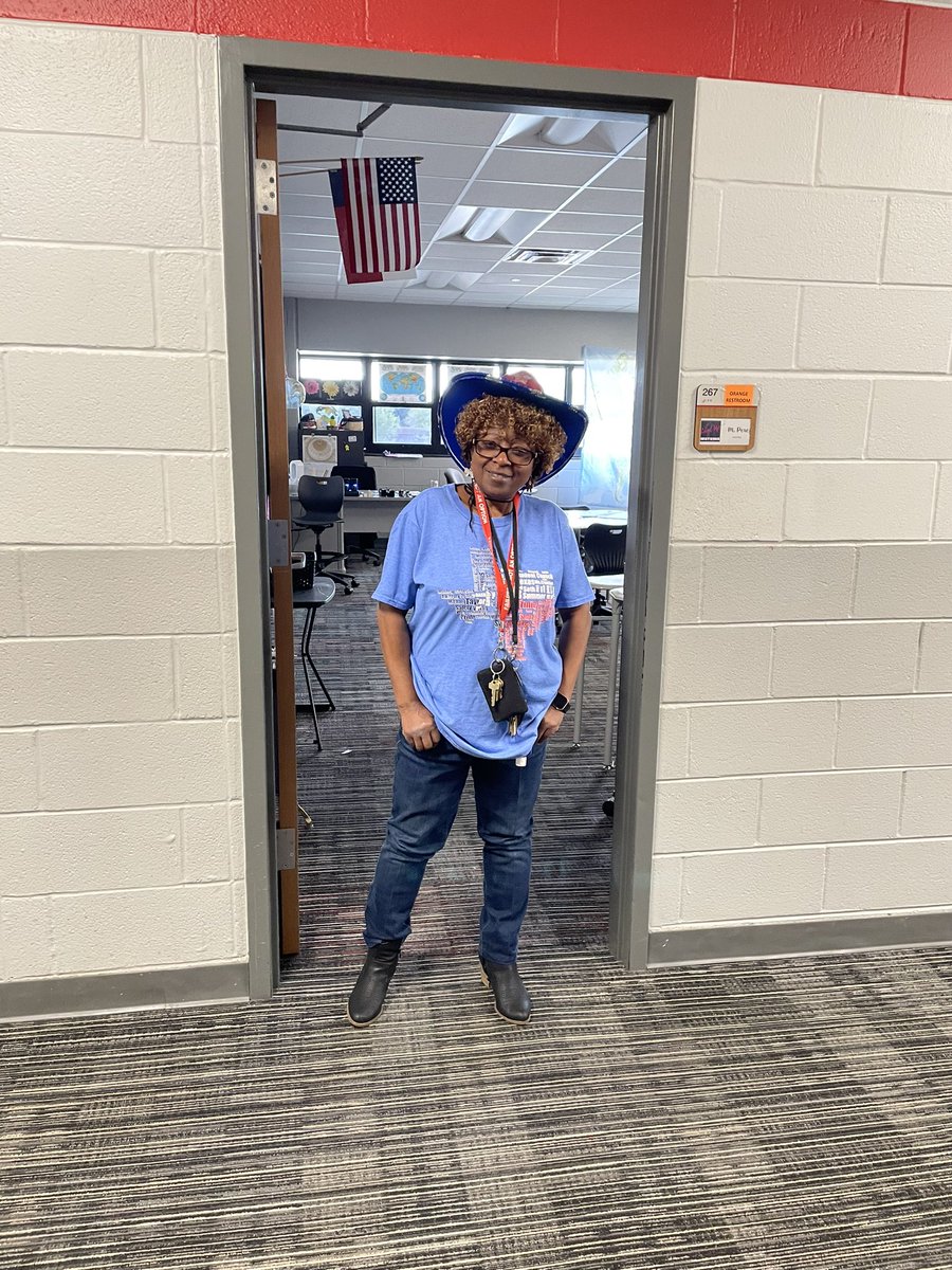 Just a lone cow woman trying to fight off drugs on red ribbon week😜#kahlams,