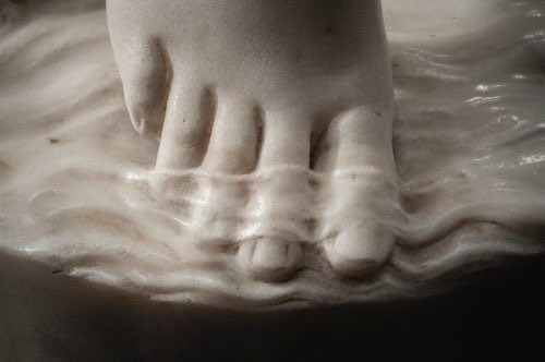 El agua no se puede esculpir.

Giovanni Battista Lombardi: Sujétame el cubata.