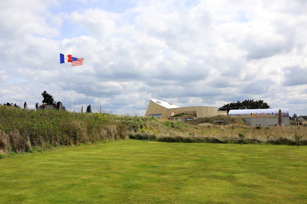 #conférencedepresse | 80E ANNIVERSAIRE DU DÉBARQUEMENT 👏

✨ En clôture de cette année commémorative, une #conférence « À quoi ressemblera le 100e anniversaire du Débarquement ? » permettra d’engager une #démarche pérenne et collective autour de la transmission.