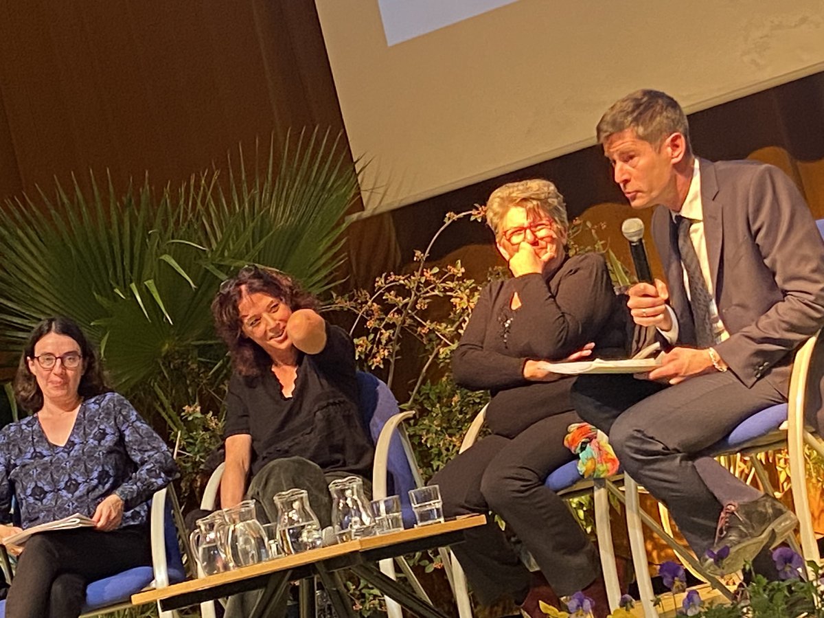 Cpeltiered's tweet photo. @campus_ventoux @RESO_THEM @lavacheheureuse @idele @Solagro_asso @SauveQuiPoule @agroof @AymeVal @BergerieNat @ITAVIofficiel @INRAE_France Une belle réussite grâce à la co-organisation @BergerieNat (Sophie Singer et ses équipes) et @campus_ventoux (Isabelle Pelegrín et ses équipes).
Un des moments forts de valorisation #EPA2 #laventureduvivant #EnseignementAgricole. Prochain temps fort 23-25 janvier @BergerieNat. https://t.co/kkrU05sUR4
