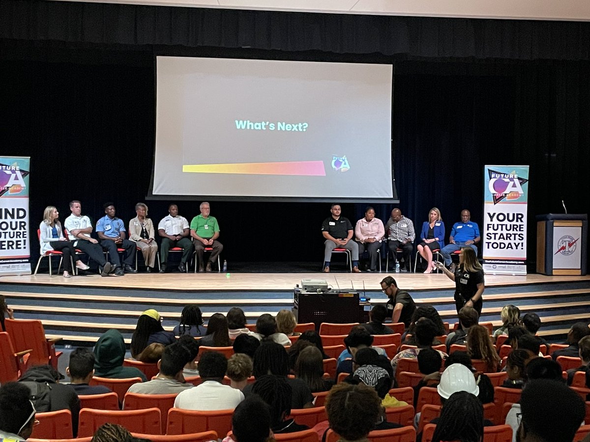 myTBThs's tweet photo. TBT Seniors had an amazing visit from @futurecareeracademy yesterday where they were able to talk to various professionals about careers!  #TitanPride @hcpscte https://t.co/e9JpBzojck