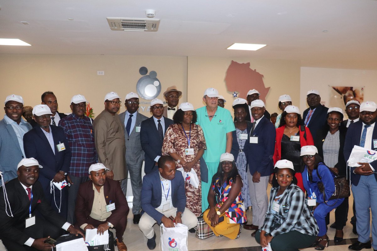 GuineaSalud's tweet photo. 🗓En el Marco de la #RMRSS la delegación de @AfricaCDC junto a autoridades sanitarias, han visitado el @CentroOyala viviendo de cerca los avanzes tecnológicos y profesionales,
que ubican a #GE en un refente de la Subregión en materia de #Fertilidad
#CentralRCC
#SecuriteSanitaire https://t.co/E6K3nJ7Eoe