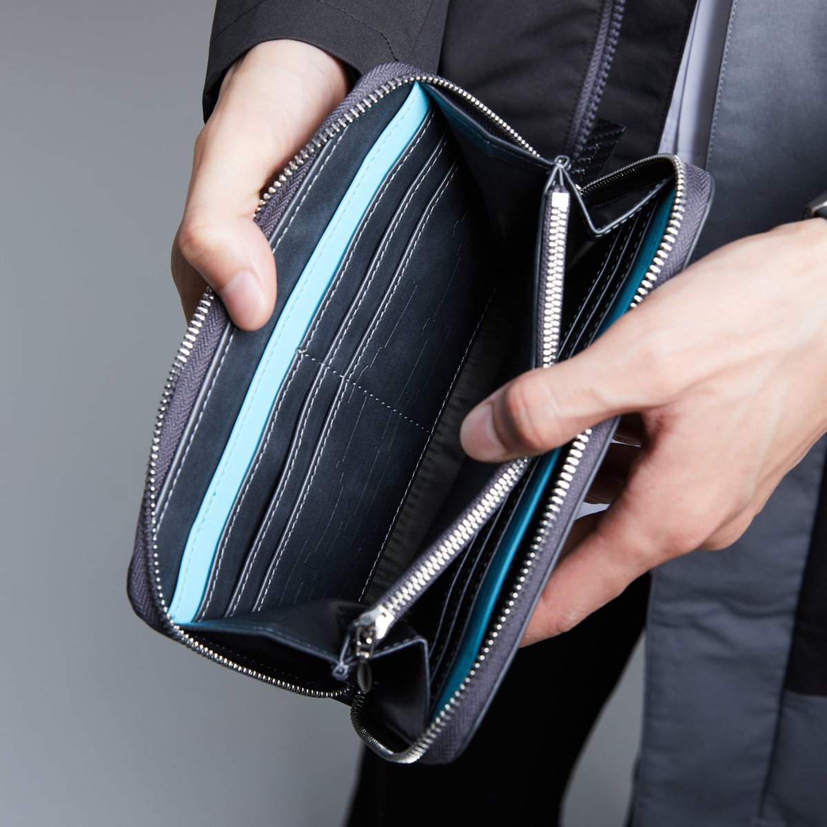 Ensign_Wasp's tweet photo. @glass_noodle_ ...and that's a photo of me and the wallet (after getting the wallet). 😅 😂 https://t.co/2tpahZN14G