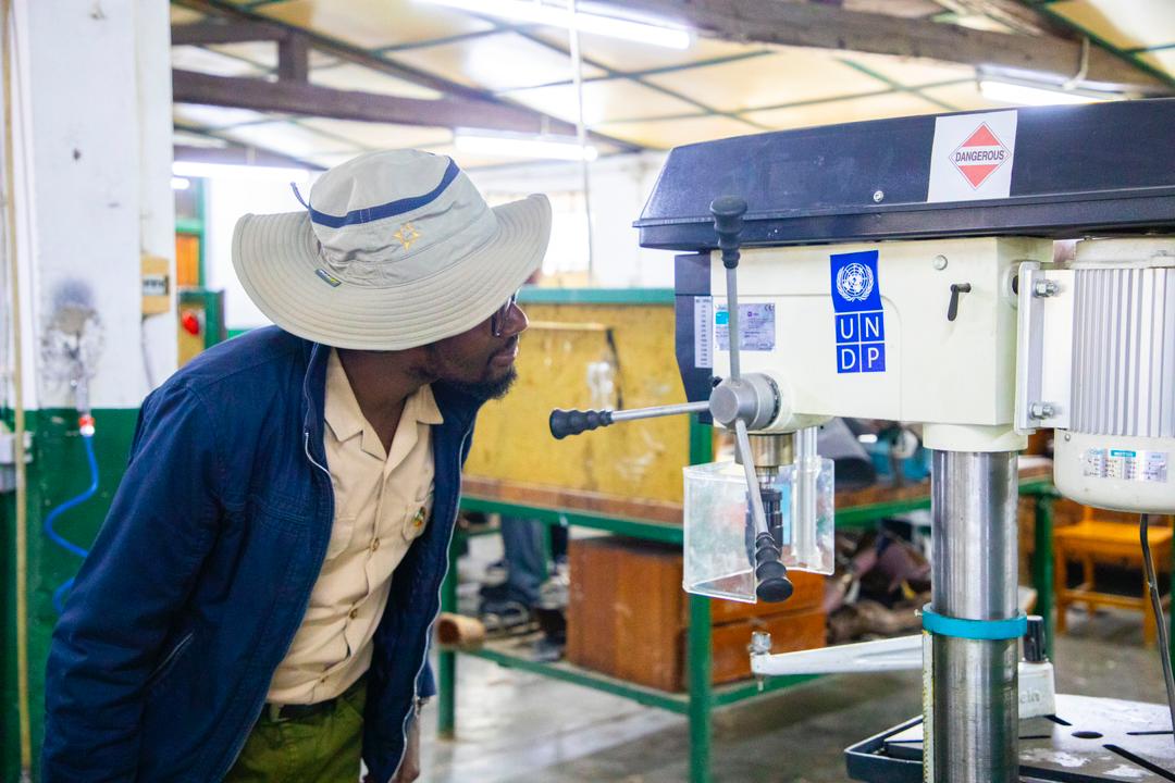 CityRadioRwa's tweet photo. *We thank @UNDP_Rwanda for empowering us with modern tech equipment like 3D CNC machines that help us produce prostatics cheaply and timely." Bro Kizito Misaga director general @HvpgatagaraInfo

#CityRadioNews
#UNDPMediaTour
 #ImpactShowcase https://t.co/CQ6ny5W7C2
